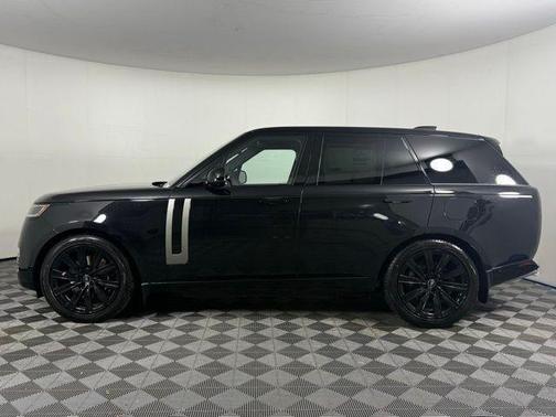 2025 Land Rover Range Rover P550e SE