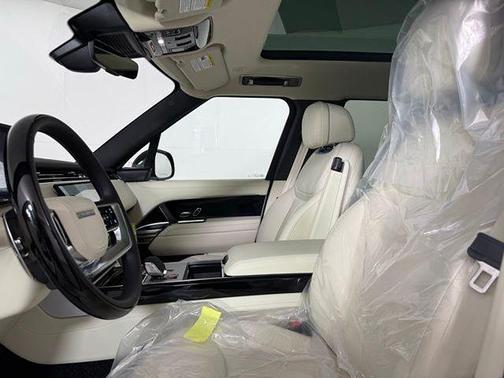 Santorini Black 2026 Land Rover Range Rover P530 SE 7 Seat