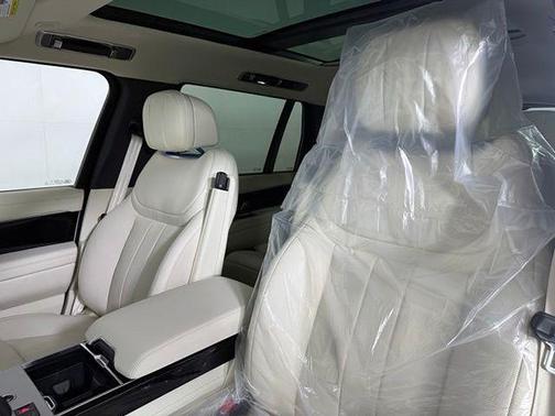 Santorini Black 2026 Land Rover Range Rover P530 SE 7 Seat