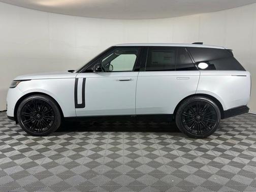 2025 Land Rover Range Rover P530 SE
