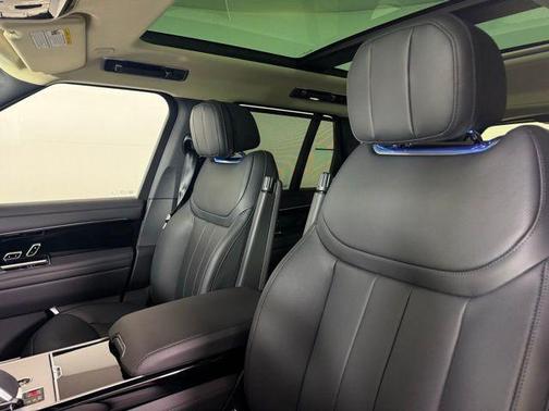2025 Land Rover Range Rover P530 SE