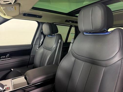 2025 Land Rover Range Rover P530 SE