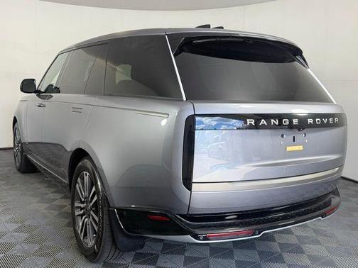2025 Land Rover Range Rover P530 SE 7 Seat