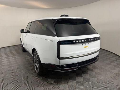 2025 Land Rover Range Rover P530 SE 7 Seat