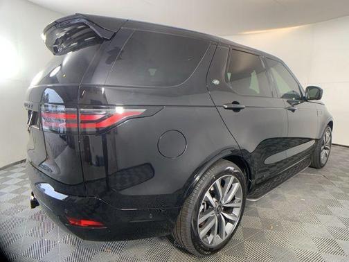 Santorini Black 2025 Land Rover Discovery P360 Dynamic SE
