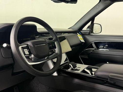 2025 Land Rover Range Rover P530 SE 7 Seat