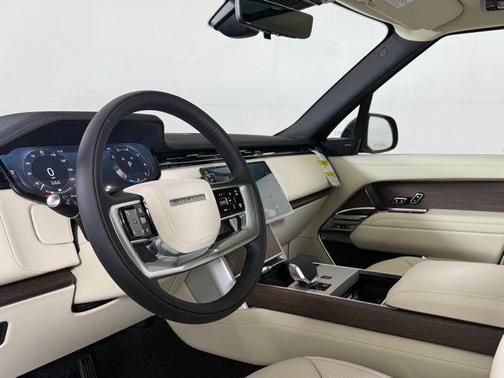 2026 Land Rover Range Rover SE