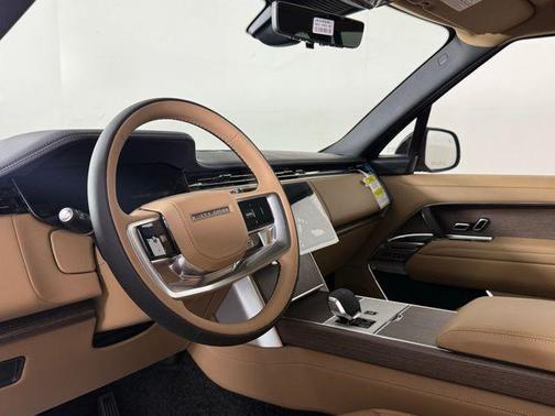 2025 Land Rover Range Rover P530 SE 7 Seat
