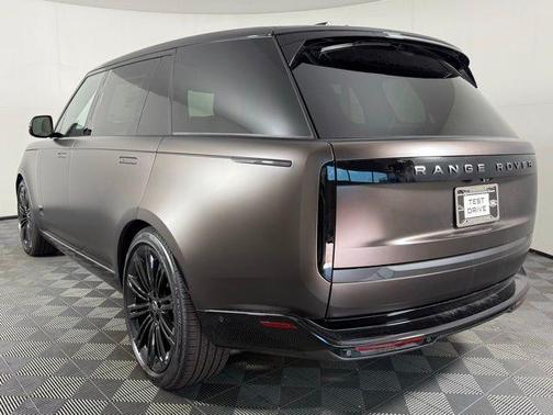 2025 Land Rover Range Rover P530 SE 7 Seat