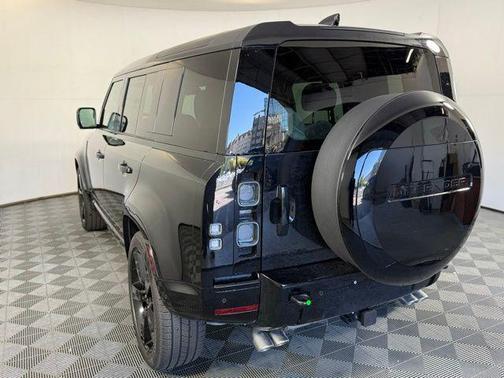 2025 Land Rover Defender P525 V8