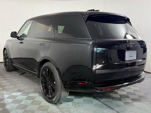 2026 Land Rover Range Rover P400 SE 7 Seat