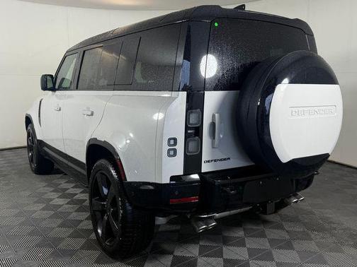 2026 Land Rover Defender X-DYNAMIC SE