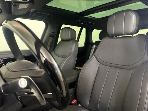 2025 Land Rover Range Rover P550e SE