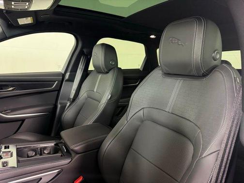 2026 Jaguar F-PACE P400 R-Dynamic S