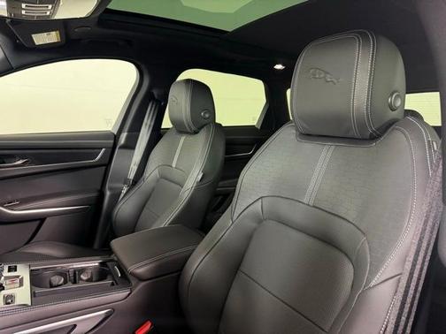 2026 Jaguar F-PACE P400 R-Dynamic S