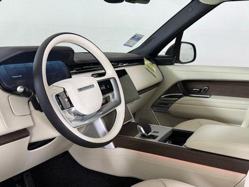 2025 Land Rover Range Rover P530 SE
