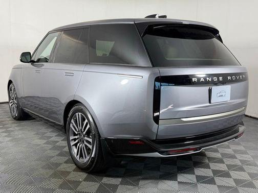 2025 Land Rover Range Rover P530 SE