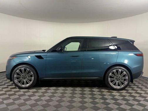 2025 Land Rover Range Rover Sport P360 SE