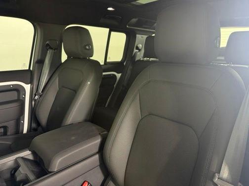Fuji White 2026 Land Rover Defender P400 X-Dynamic SE