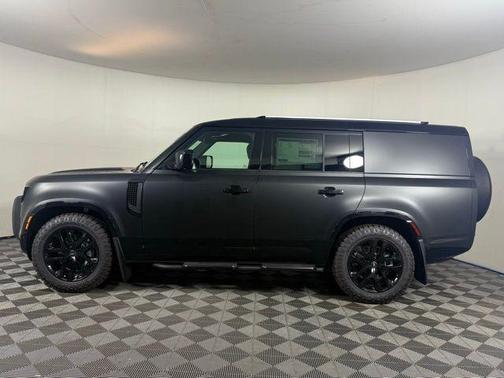 2025 Land Rover Defender P400 Outbound