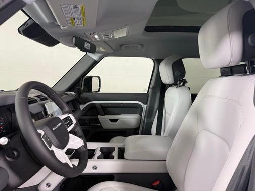 2025 Land Rover Defender P400 X-Dynamic SE