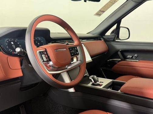 2025 Land Rover Range Rover P615 SV