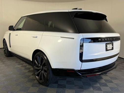 2025 Land Rover Range Rover P615 SV