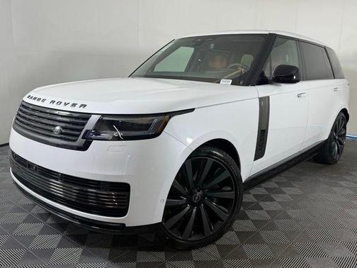 2025 Land Rover Range Rover P615 SV