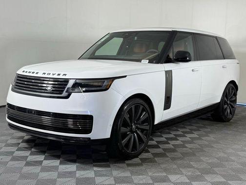 2025 Land Rover Range Rover P615 SV