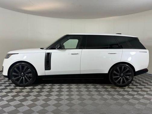 2025 Land Rover Range Rover P615 SV