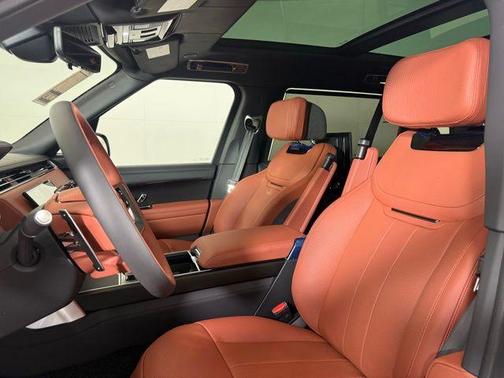 2025 Land Rover Range Rover P615 SV