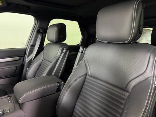 2025 Land Rover Discovery P360 Dynamic SE