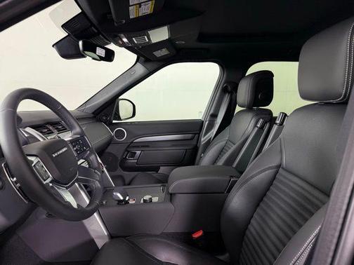 2025 Land Rover Discovery P360 Dynamic SE