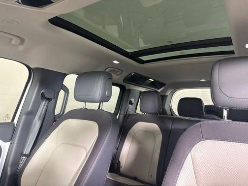2024 Land Rover Defender P400 X-Dynamic SE