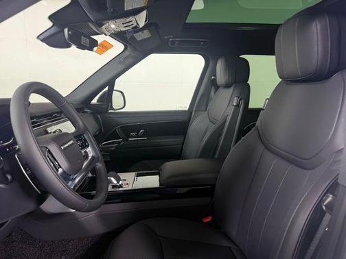 2025 Land Rover Range Rover P550e SE
