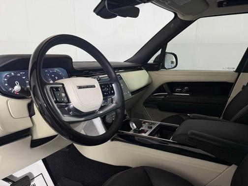 2023 Land Rover Range Rover P530 SE