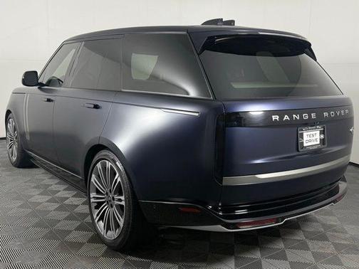 2023 Land Rover Range Rover P530 SE