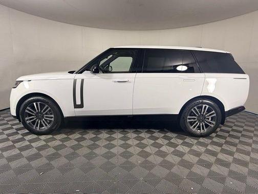 2025 Land Rover Range Rover P530 SE 7 Seat