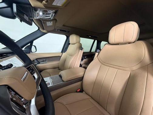 2025 Land Rover Range Rover P400 SE 7 Seat