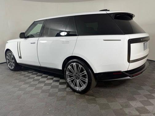 2025 Land Rover Range Rover P400 SE 7 Seat