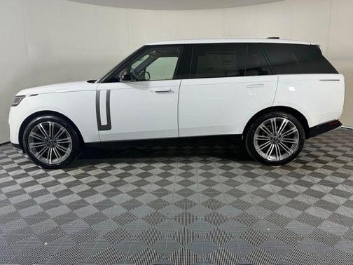 2025 Land Rover Range Rover P400 SE 7 Seat