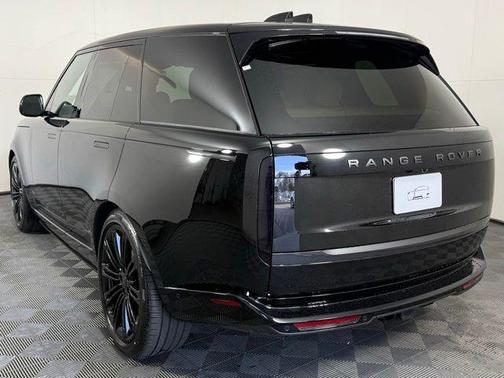 2026 Land Rover Range Rover SE