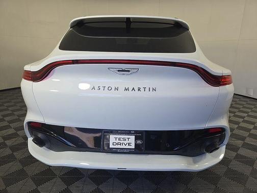 Stratus White Gloss 2022 Aston Martin DBX Base