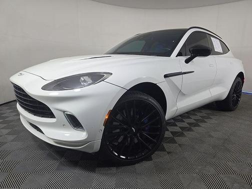 Stratus White Gloss 2022 Aston Martin DBX Base