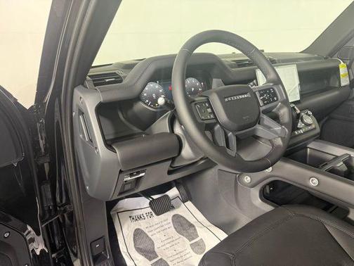 2025 Land Rover Defender P400 X-Dynamic SE