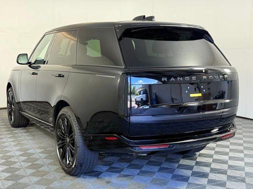 2025 Land Rover Range Rover P530 SE