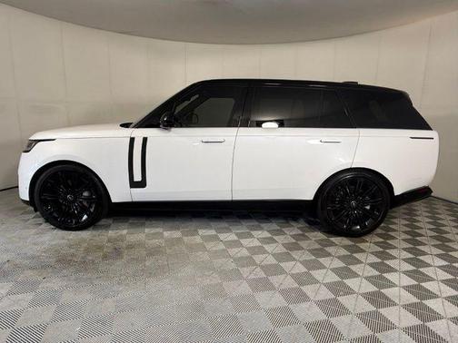 Ostuni Pearl White 2025 Land Rover Range Rover P400 SE 7 Seat