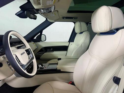 2025 Land Rover Range Rover P400 SE 7 Seat