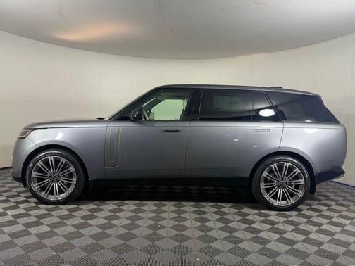 2025 Land Rover Range Rover P400 SE 7 Seat