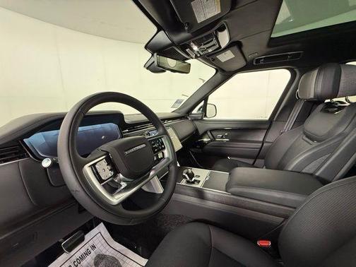 2025 Land Rover Range Rover P615 SV